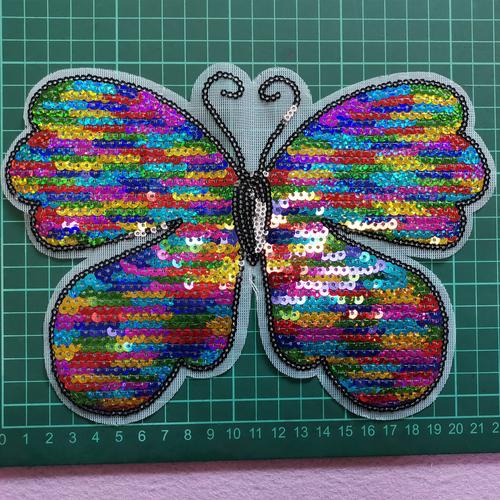 晉藝電腦繡花 針織衫與真皮的多維工藝創新