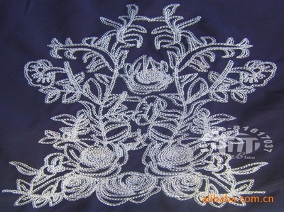 電腦刺繡商標(biāo)與織帶繡花 現(xiàn)代工業(yè)的精細(xì)藝術(shù)